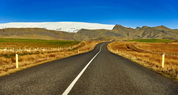 İzlanda'da asfalt yol — Stok fotoğraf