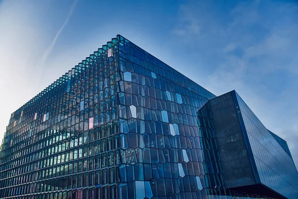 Harpa je koncertní hala a konferenční centrum v Reykjavíku, Icel — Stock fotografie