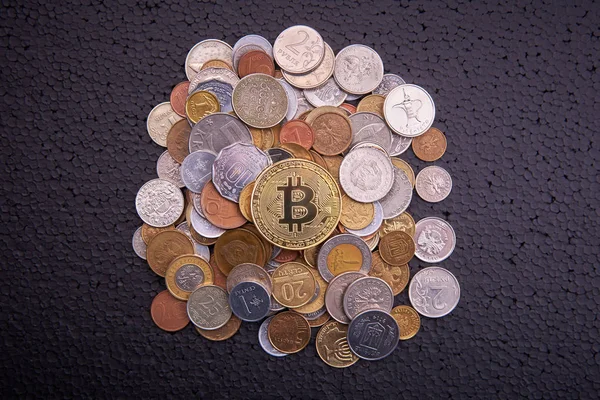 Bitcoin y otras monedas —  Fotos de Stock