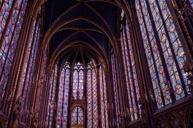 Sainte-Chapelle, Gotik tarzda, Par'da bulunan bir kraliyet şapelidir.