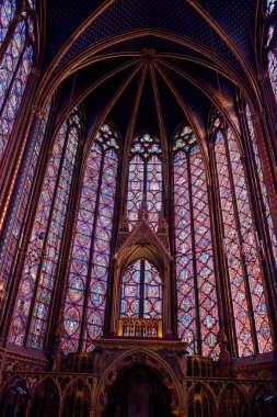 Sainte-Chapelle, Gotik tarzda, Par'da bulunan bir kraliyet şapelidir.