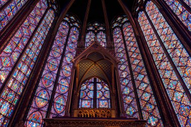 Sainte-Chapelle, Gotik tarzda, Par'da bulunan bir kraliyet şapelidir.