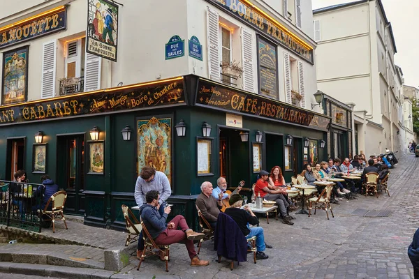 Montmartre es un barrio histórico de la ciudad . — Foto de Stock