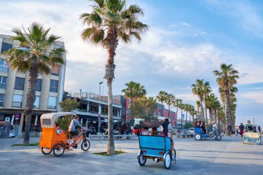 turistler ile çekçek 