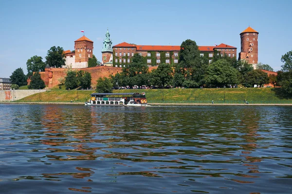 Vistula tarafından Wawel Kalesi görünümü