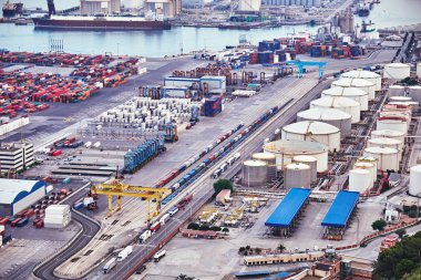 Barselona Limanı'nda nakliye endüstrisi.