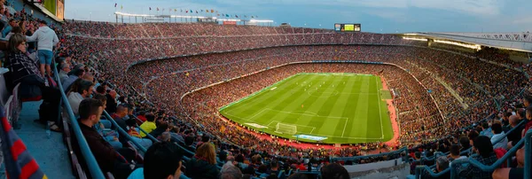 巴塞罗那和皇家社会足球俱乐部之间的比赛 — 图库照片