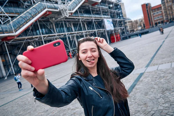 A menina faz selfie — Fotografia de Stock
