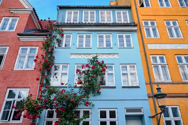 Kopenhag renkli ve eski binalar