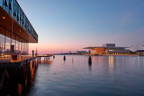 Le Royal Danish Playhouse la nuit . — Photo