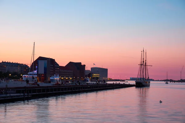 Kust in Kopenhagen 's nachts — Stockfoto