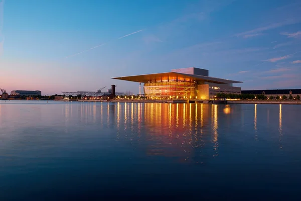 L'Opéra de Copenhague la nuit . — Photo