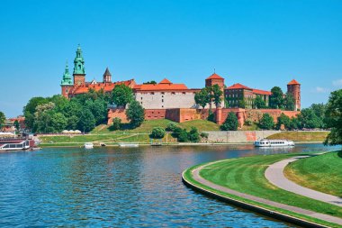Vistula tarafından Wawel Kalesi görünümü