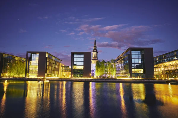 Modern buildings in Copenhagen at nigh — Stock Photo, Image