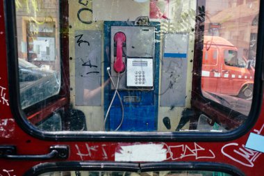 eski telefon kulübesi 