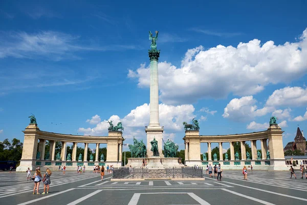 Hosok tere a város egyik legjelentősebb tere — Stock Fotó