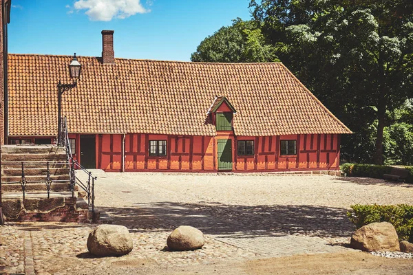 Piękny stary budynek w Odense, Dania. — Zdjęcie stockowe