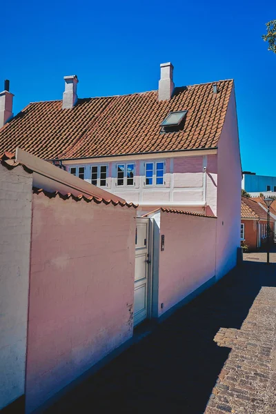 Bellissimo vecchio edificio a Odense, Danimarca . — Foto Stock