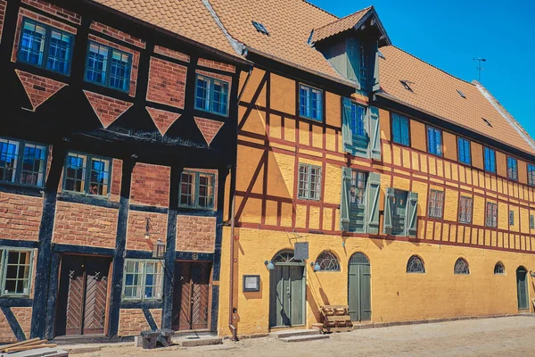 Hermoso edificio antiguo en Odense, Dinamarca . — Foto de Stock