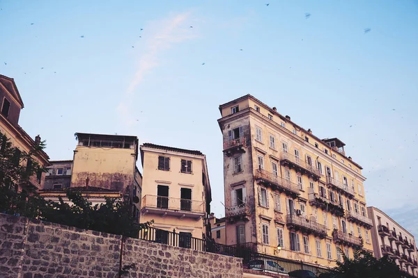 Belos edifícios antigos em Corfu — Fotografia de Stock