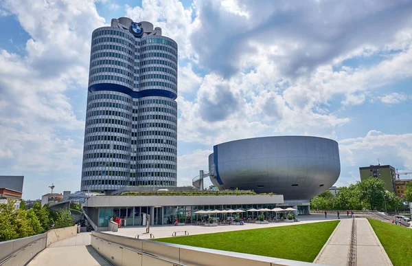 Il BMW Museum è un museo automobilistico della storia BMW — Foto Stock