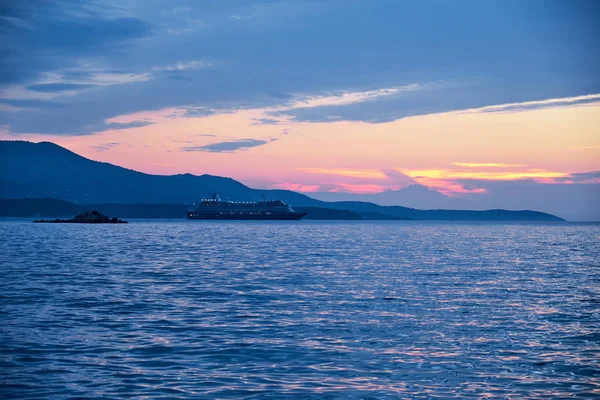 Belo pôr do sol sobre o mar — Fotografia de Stock