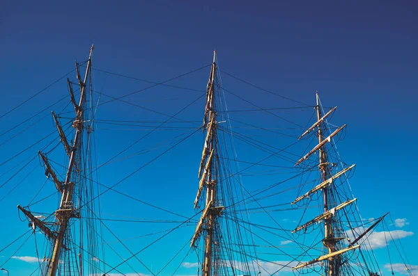 Three tall masts — Stock Photo, Image