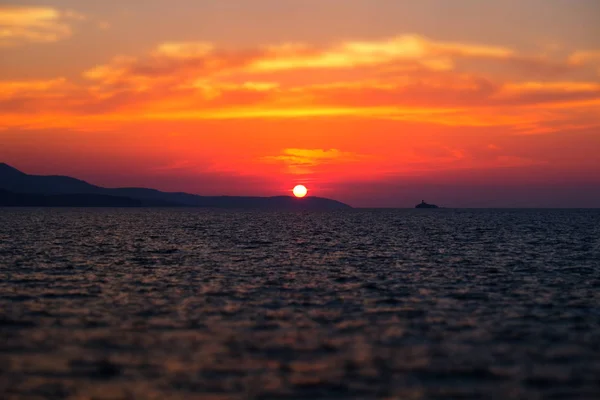 Güzel gün batımı deniz manzarası — Stok fotoğraf