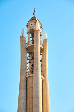 Saat kulesi. Skanderbeg Meydanı cen ana plaza