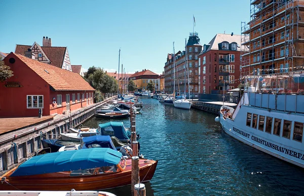 Pittoreske grachten en straten van de stad. Kopenhagen, Denemarken — Stockfoto