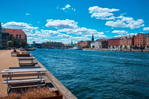 Pittoreske grachten en straten van de stad. Kopenhagen, Denemarken — Stockfoto