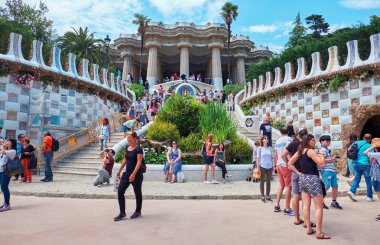Park Guell Barcelona üst bölümünde, Antonio Gaudi tarafından oluşturulan 