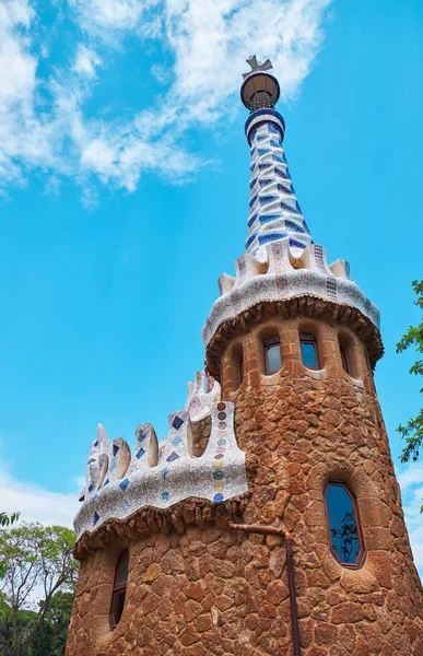 Parque Güell en la parte alta de Barcelona, creado por Antonio Gaudí —  Fotos de Stock