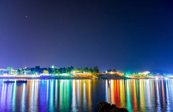 Praia em Ksamil à noite. Albânia — Fotografia de Stock