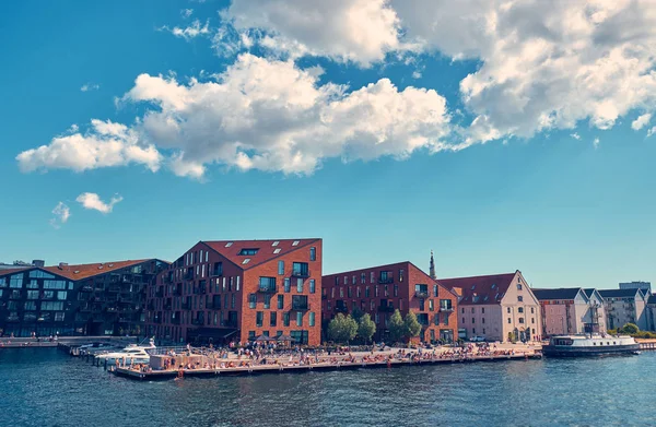 Prédios residenciais modernos e confortáveis no centro da cidade. Copenhaga, Dinamarca . — Fotografia de Stock