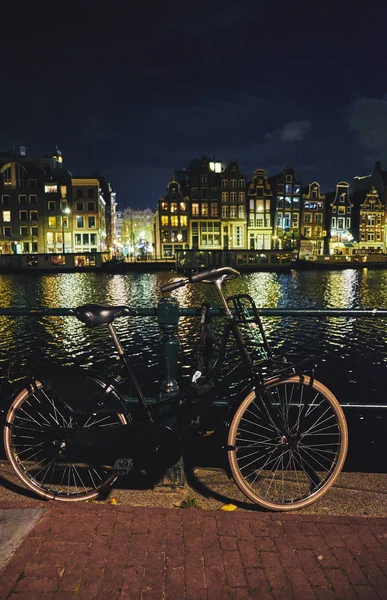 Amsterdam v noci, Nizozemsko. — Stock fotografie