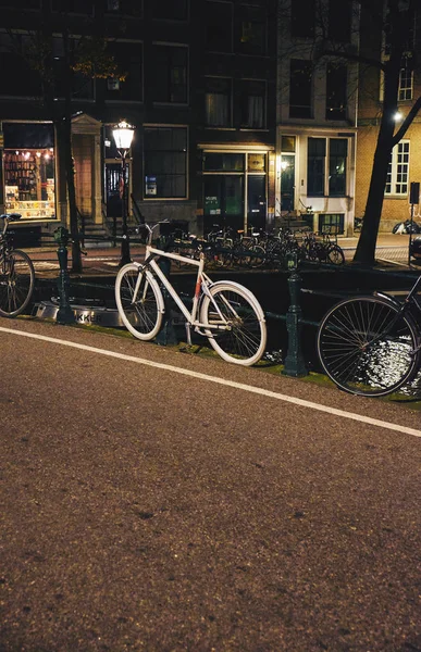 Amsterdam v noci, Nizozemsko. — Stock fotografie