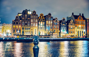 Amsterdam gece, Hollanda.
