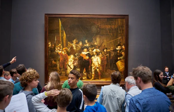 The Night Watch é uma pintura de 1642 de Rembrandt van Rijn em O Rijksmuseum — Fotografia de Stock