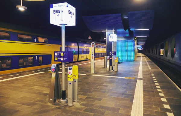 Station Rotterdam Blaak at nigh — Stock Photo, Image