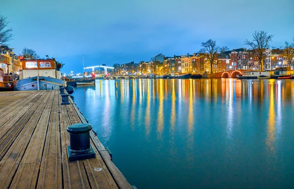 Amsterdam nocą, Holandia. — Zdjęcie stockowe