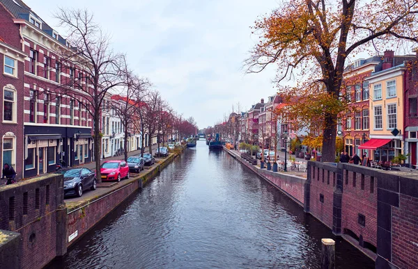 Canal en La Haya en otoño —  Fotos de Stock