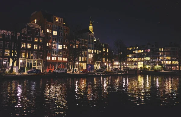 Amsterdam bij nacht, Nederland. — Stockfoto