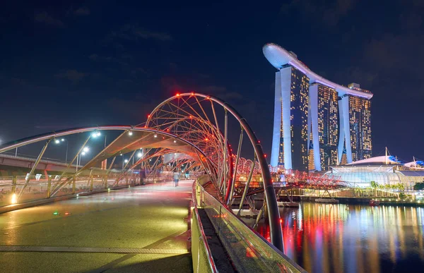 Marina Bay Sande und die Helixbrücke in Singapore — Stockfoto