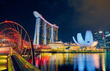 Marina Bay Sands Singapur Marina Bay önünde entegre bir tesistir