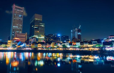 Singapur'da geceleri kafe ve restoranlar