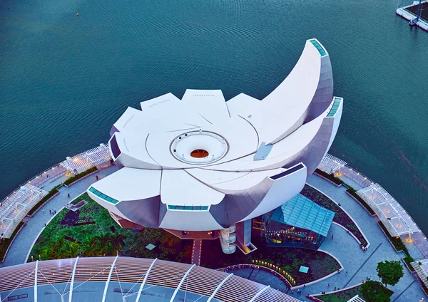 Blick von oben auf das Kunstwissenschaftliche Museum in Singapore — Stockfoto