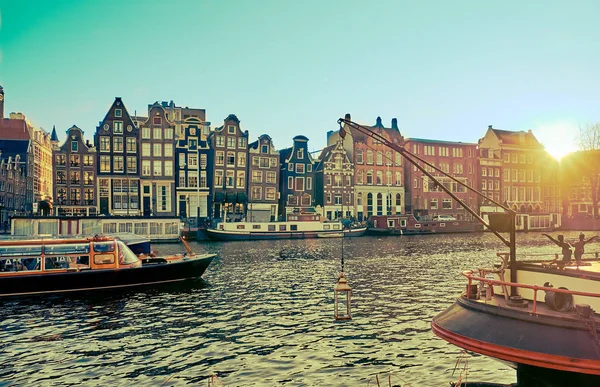 Vista de los canales en Amsterdam. Países Bajos —  Fotos de Stock