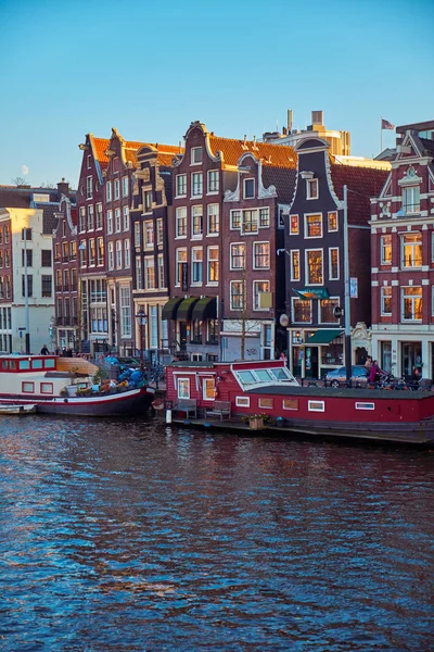 Widok na kanały w Amsterdamie. Holandia — Zdjęcie stockowe