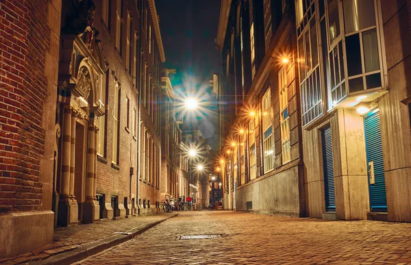Staré cihlové ulice v Amsterdamu — Stock fotografie